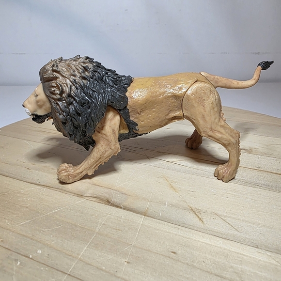 Chronicles Of Narnia: Lion Witch Wardrobe Aslan Action Figure Only - Picture 4 of 10